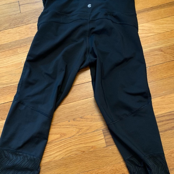 Set of 2 High Waist Capri Leggings- w/ details - Picture 16 of 16